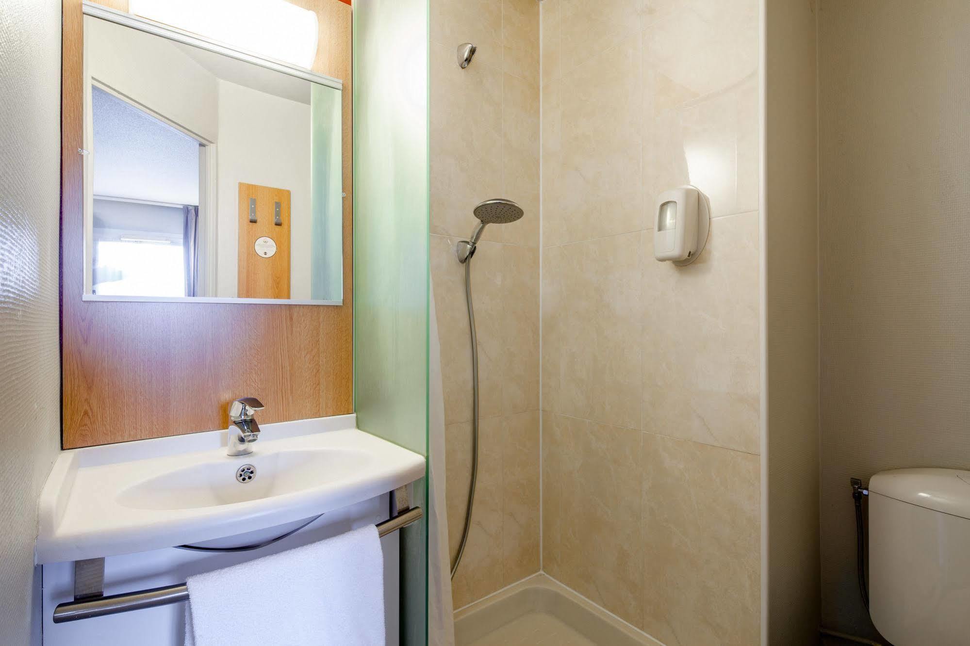 B&B Hotel Montlhery Linas Dış mekan fotoğraf