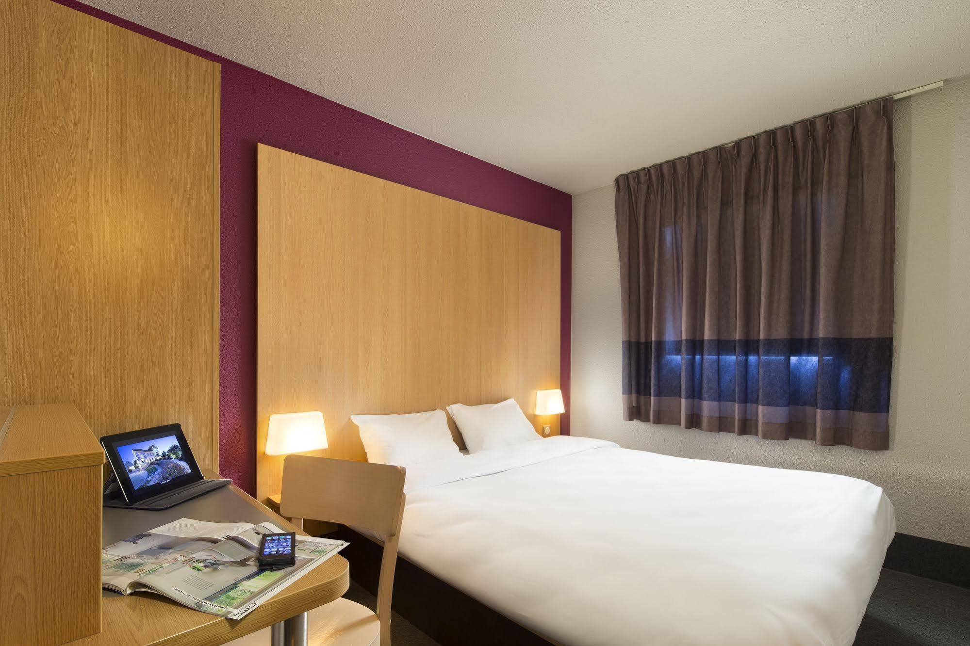 B&B Hotel Montlhery Linas Dış mekan fotoğraf